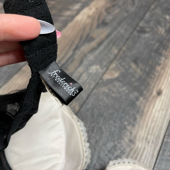 Vintage Frederick's of Hollywood Black White Lace Push-up Bra Sexy Lingerie 32D - Picture 3 of 4